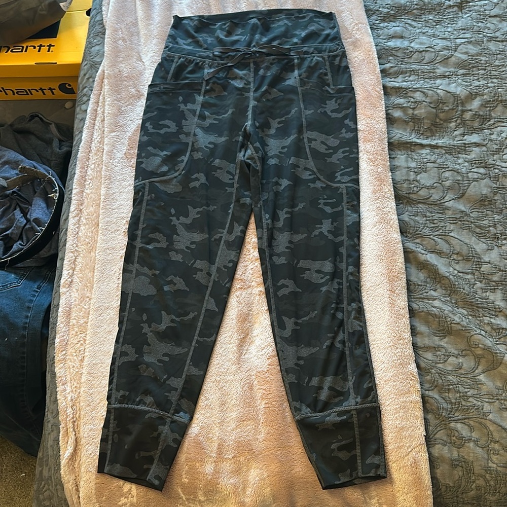 Fabletics Camo Drawstring Jogger Leggings